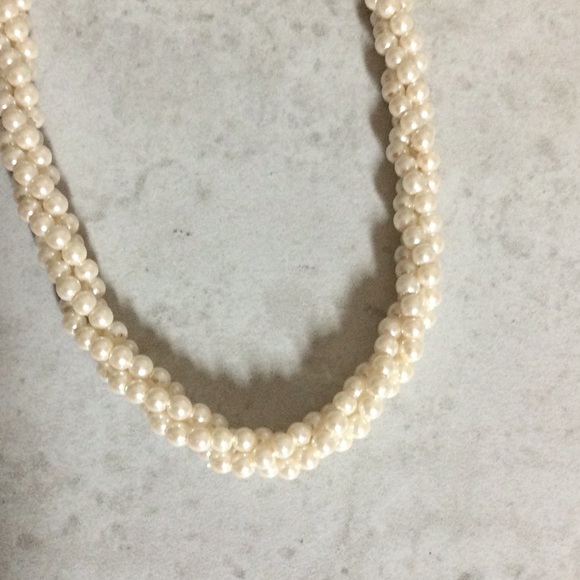 Dual look twisted Pearl necklace - Picture 4 of 6